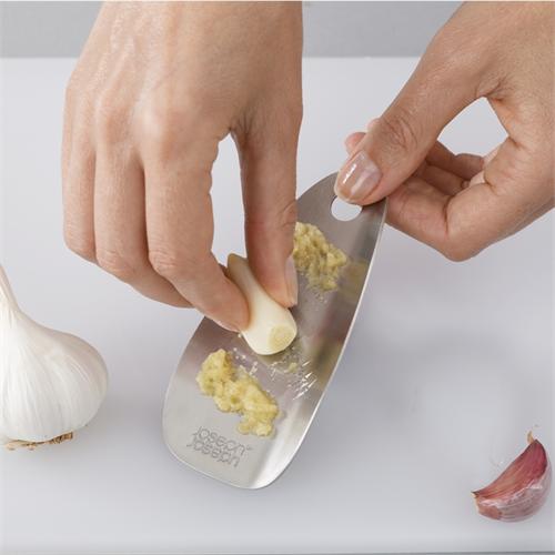 Тёрка для имбиря и чеснока Joseph Joseph Shred-line Garlic & Ginger Grater 2